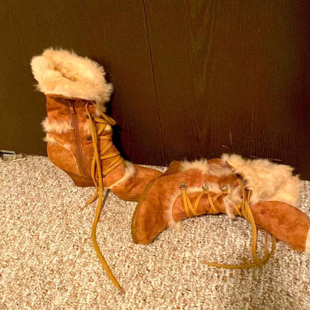 These high heeled boots still got some walk in them/good in winter to